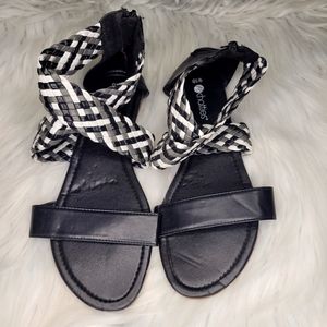Black, Gray, & White Sandals Size 9/10